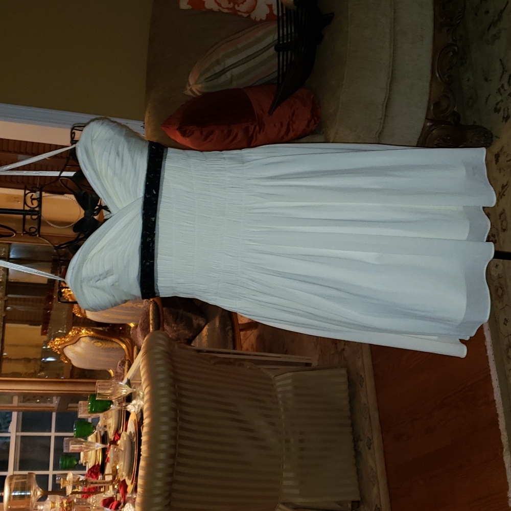 BCBG MAXAZRIA MINI STRAPLESS DRESS.